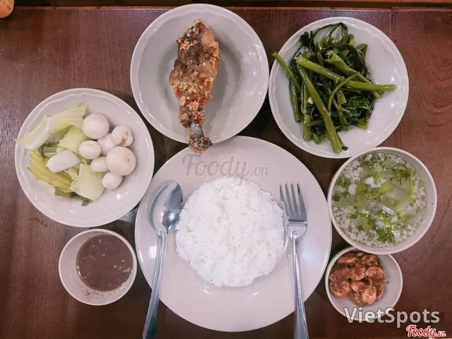 Rice with fish-sauce fried chicken thigh