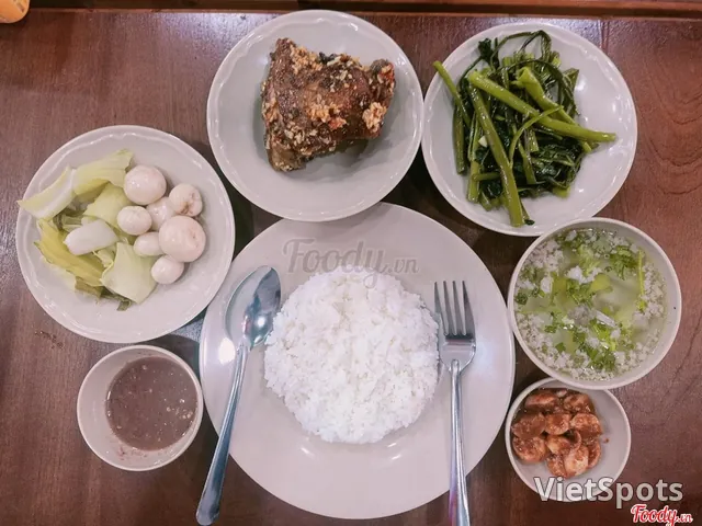 Rice with fish-sauce fried chicken breast