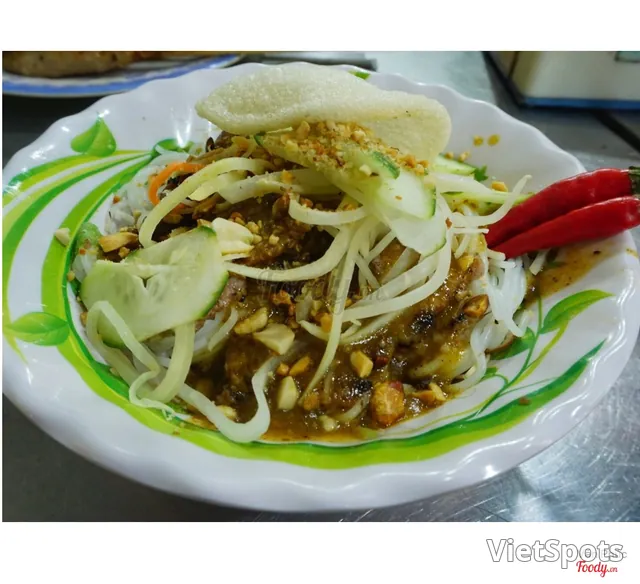 ブンティットヌン（焼き豚のせ米麺）