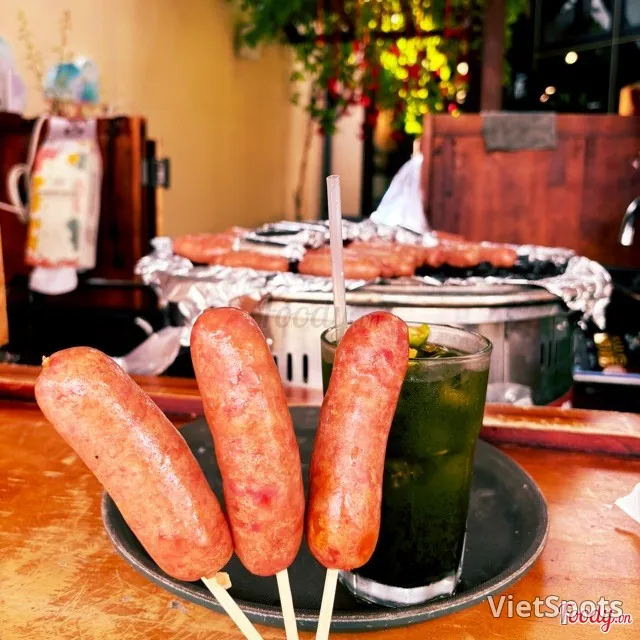 Combo (3 Vietnamese Sausages + 1 Thai Tea with Salted Plum)