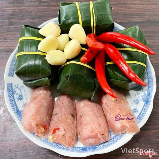 แหนมเปรี้ยว (หมูหมัก)