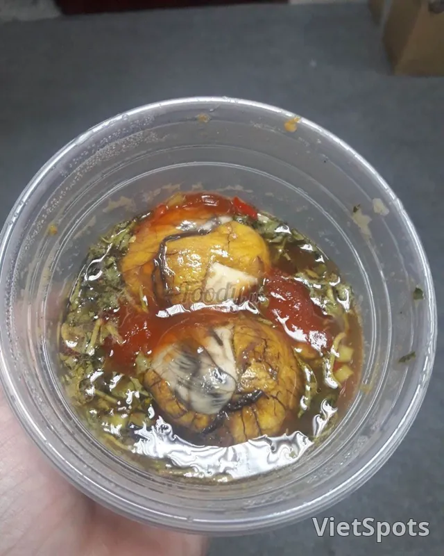 ไข่เป็ดลูกอ่อนผัดมะขาม (2 ฟอง) + ขนมปังบั๋นหมี่ 1 ชิ้น