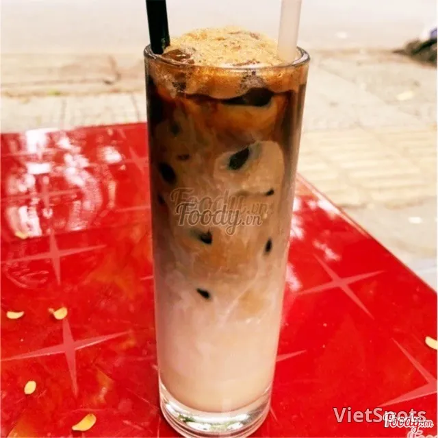 Bac xiu (Vietnamese milk coffee)