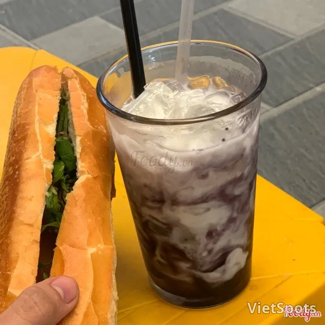 Blueberry yogurt