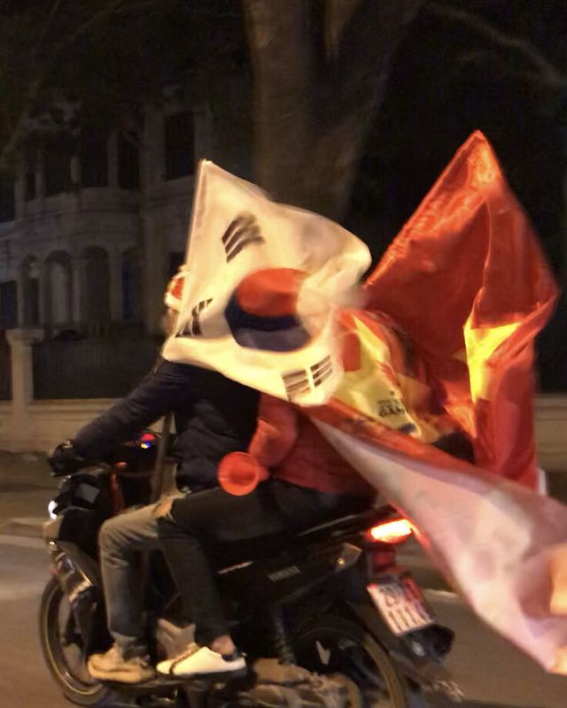 Đêm sục sôi của Việt Nam. Chúc mừng đội tuyển bóng đá U-22 Việt Nam! (Ho viết)