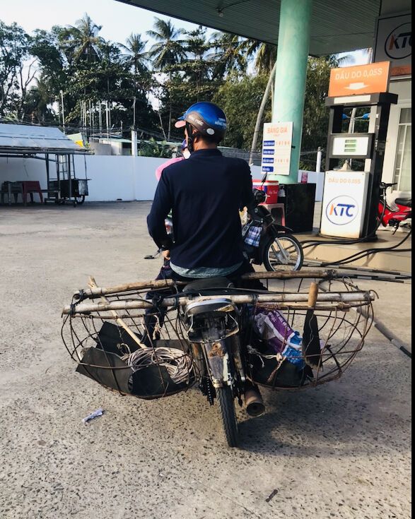 Chuyến đi xe máy đường dài khoảng 80Km để tìm cá mòi (Ho viết)