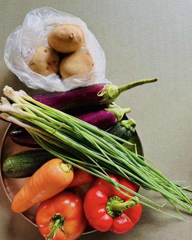 Chính vì Việt Nam dồi dào rau củ nên mới thế. Món ratatouille của nhà mình, mà tôi muốn chuẩn bị sẵn từ trước