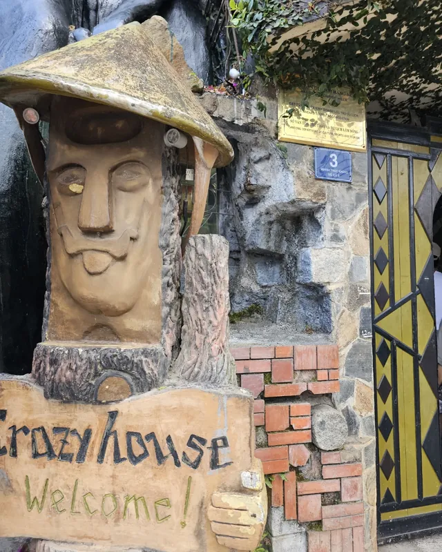 🐸🐸>> Biệt thự Hằng Nga Đà Lạt (Crazy House)