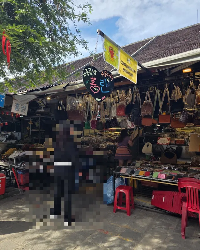 🇻🇳 Chuyến du lịch Đà Nẵng của ba mẹ con_Review lần đầu mua sắm tại cửa hàng da nổi tiếng 'Hong Lin' ở Hội An