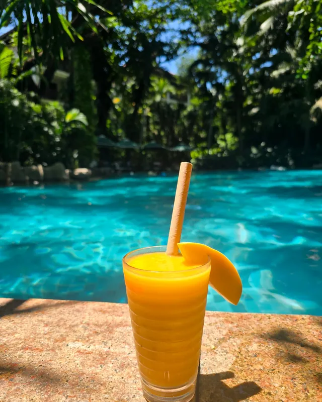 ❣️ Đang uống nước ép xoài🥭 thỏa thích luôn~😅
