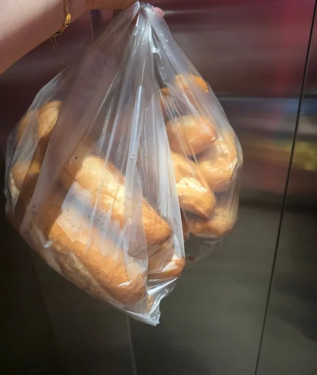 😄Mang bánh mì Việt Nam về