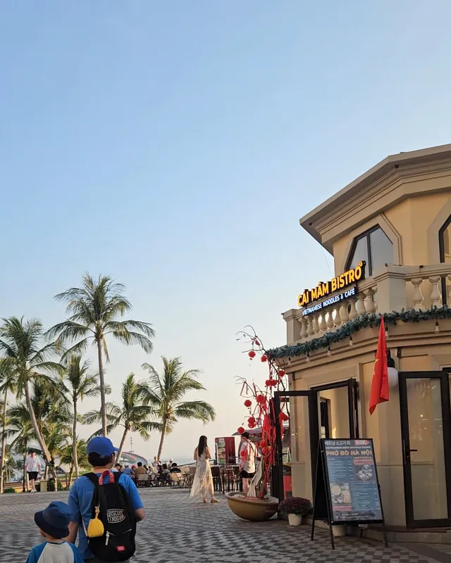 [Phú Quốc] Chợ đêm sạch sẽ khu phía Nam `Vui Fest Bazaar`
