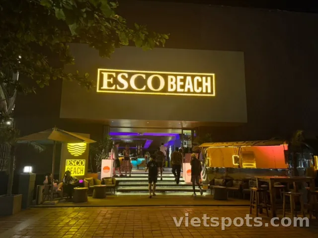 岘港美溪海滩的热门打卡地!很难预约到的Esco海滩酒吧火焰秀测评 🔥🍹