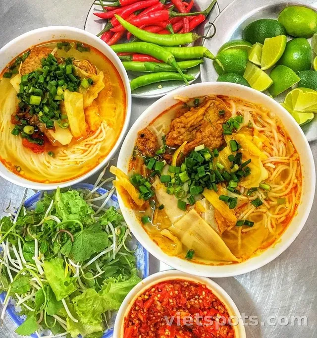 Bún Chả Cá Hờn – Tô bún chả cá hơn 50 năm tuổi, được Michelin gọi tên giữa lòng Đà Nẵng