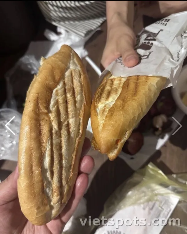 COMBO : BÁNH MÌ ÉP HB PATE CHẢ & 1 LY NƯỚC ÉP CAM