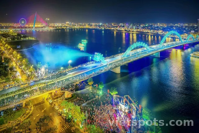 ทัวร์กลางคืนดานังต้นปาล์ม