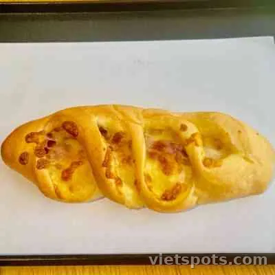 Bánh Mì Phô Mai Thịt Xông Khói