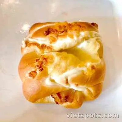 Bánh Mì Xoắn Thịt Xông Khói