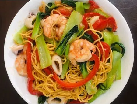 บะหมี่ผัดทะเล