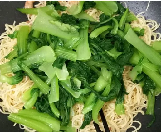 บะหมี่ผัดผักกวางตุ้ง