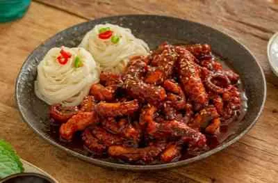 イカ炒め 生麺添え