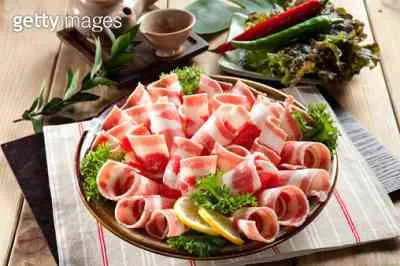 Ba chỉ bò xào (2 phần) + Trứng hấp + Bánh kim chi + Món phụ