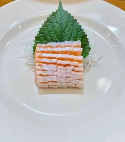 Sashimi bụng cá hồi