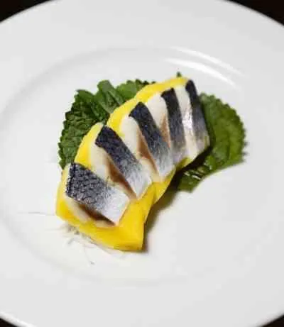 Sashimi trứng cá trích