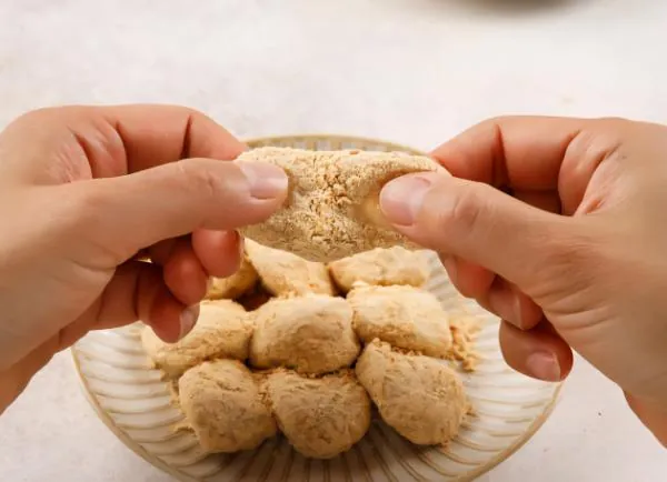 Thêm bánh gạo injeolmi
