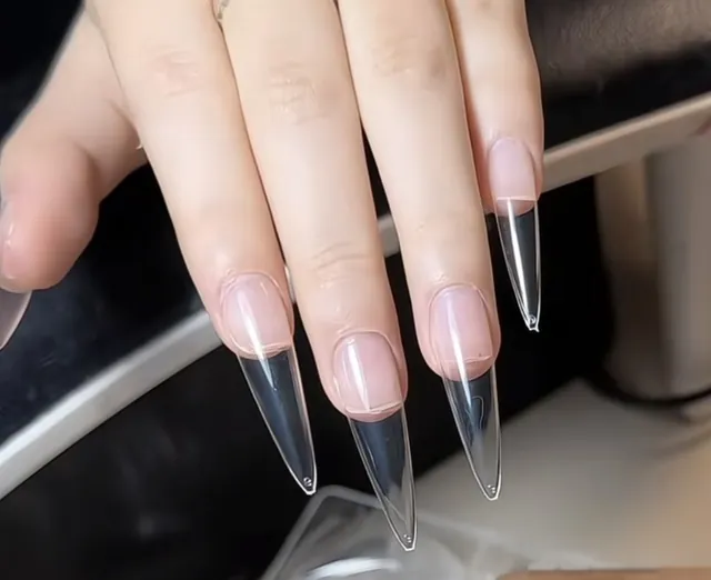 Nối móng giả nguyên miếng bằng Gluegel