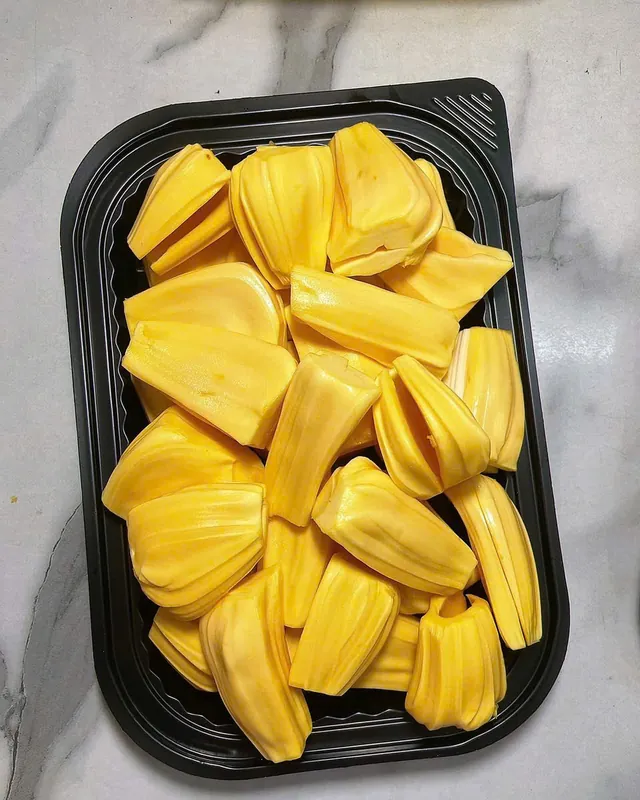 Mít (M)