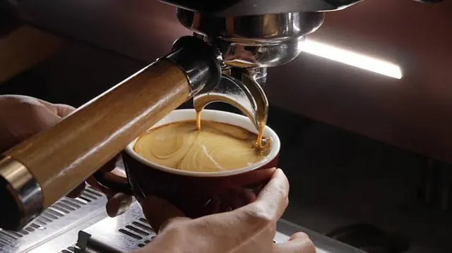 Cafe đen pha máy