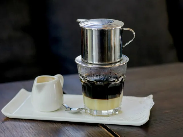 Sữa Sài Gòn pha phin