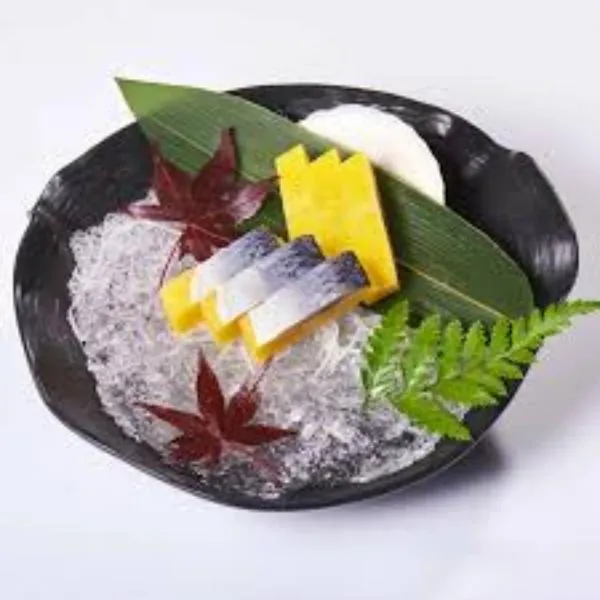 Sashimi cá trích ép trứng vàng