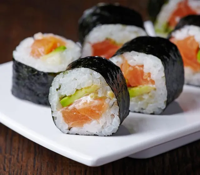Maki bơ cá hồi