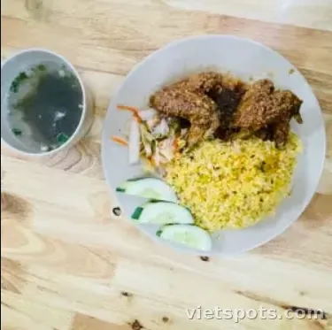 Cơm gà xối mỡ CÁNH sốt xì dầu
