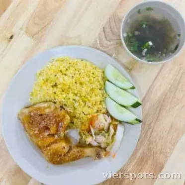 Cơm gà ĐÙI LỚN sốt mắm tỏi