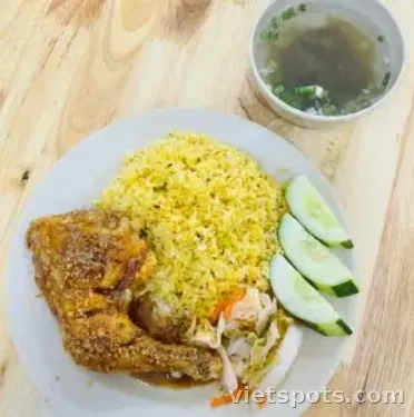 Cơm gà ĐÙI LỚN sốt xì dầu