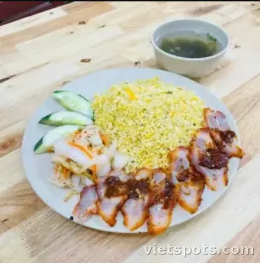 Cơm chiên xá xíu