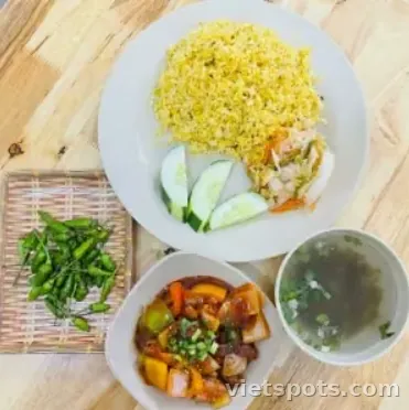 Cơm chiên bò lúc lắc