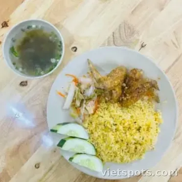 Cơm gà xối mỡ CÁNH sốt mắm tỏi