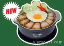 Cơm thố ba chỉ quay trứng ốp la