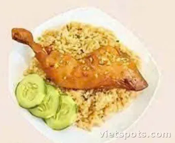 Cơm gà đùi góc tư sốt mắm tỏi