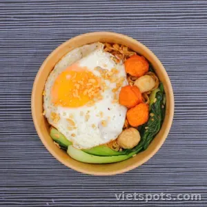 Mì trộn cá viên ốpla