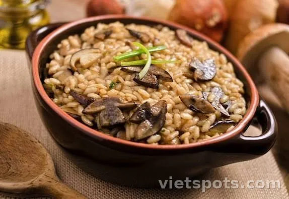 Cơm Gạo Lứt Om Nấm