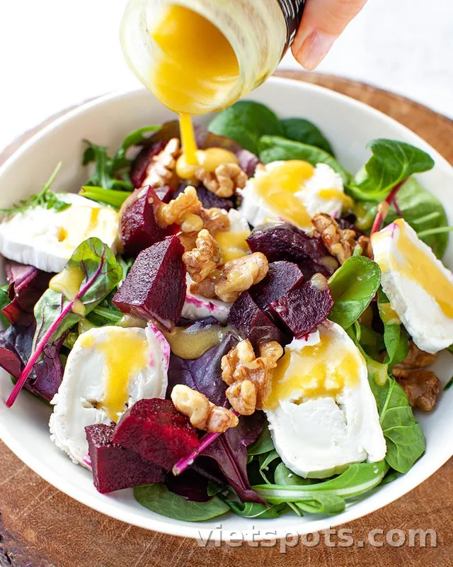 Salad Củ Dền Đỏ Phô Mai Dê Sốt Mù Tạt Mật Ong