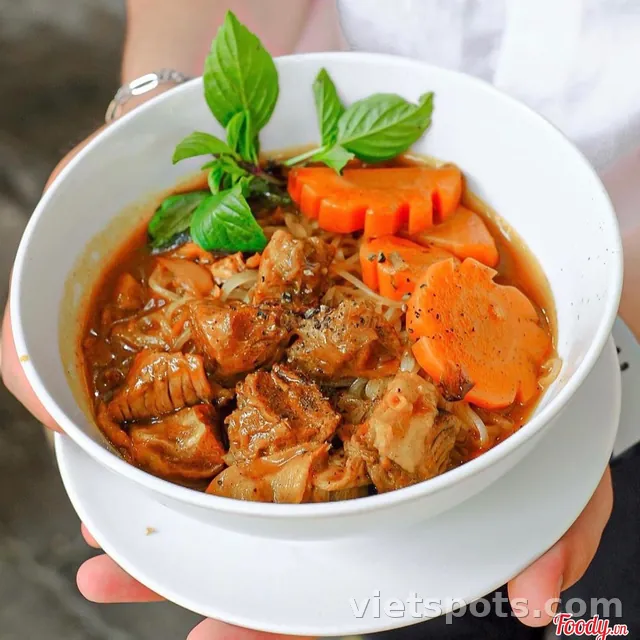 Hủ tiếu bò kho đặc biệt