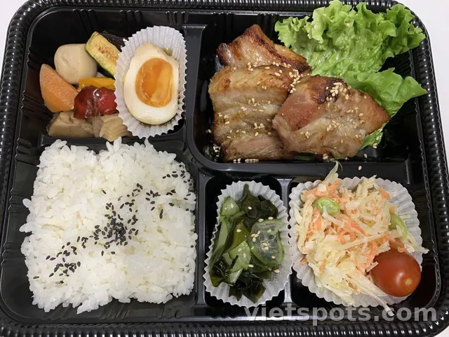 Cơm Sườn Heo Sốt Tiêu Đen