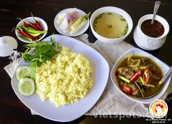 Cơm gà kho sả