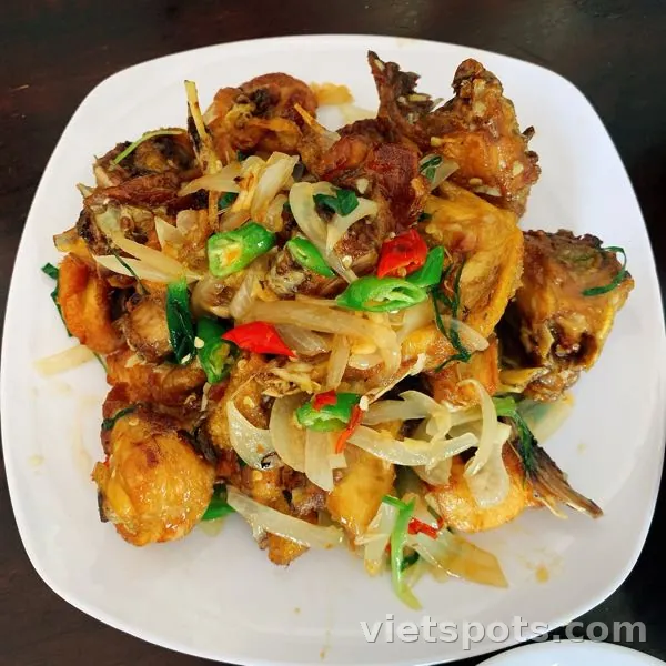 Gà chiên nước mắm (nguyên con)